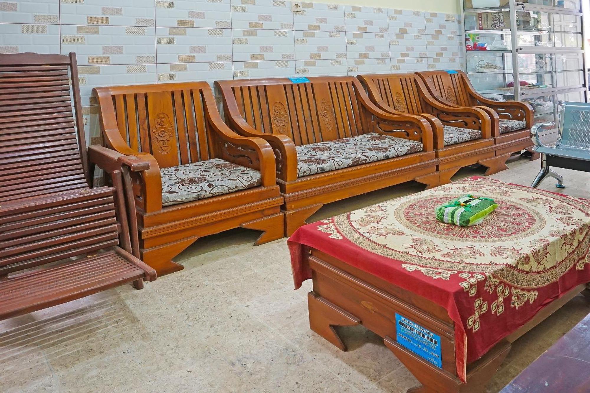 Putih Mulia Homestay Syariah Lumajang المظهر الخارجي الصورة