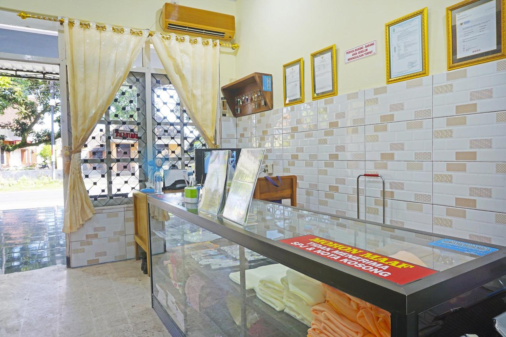 Putih Mulia Homestay Syariah Lumajang المظهر الخارجي الصورة